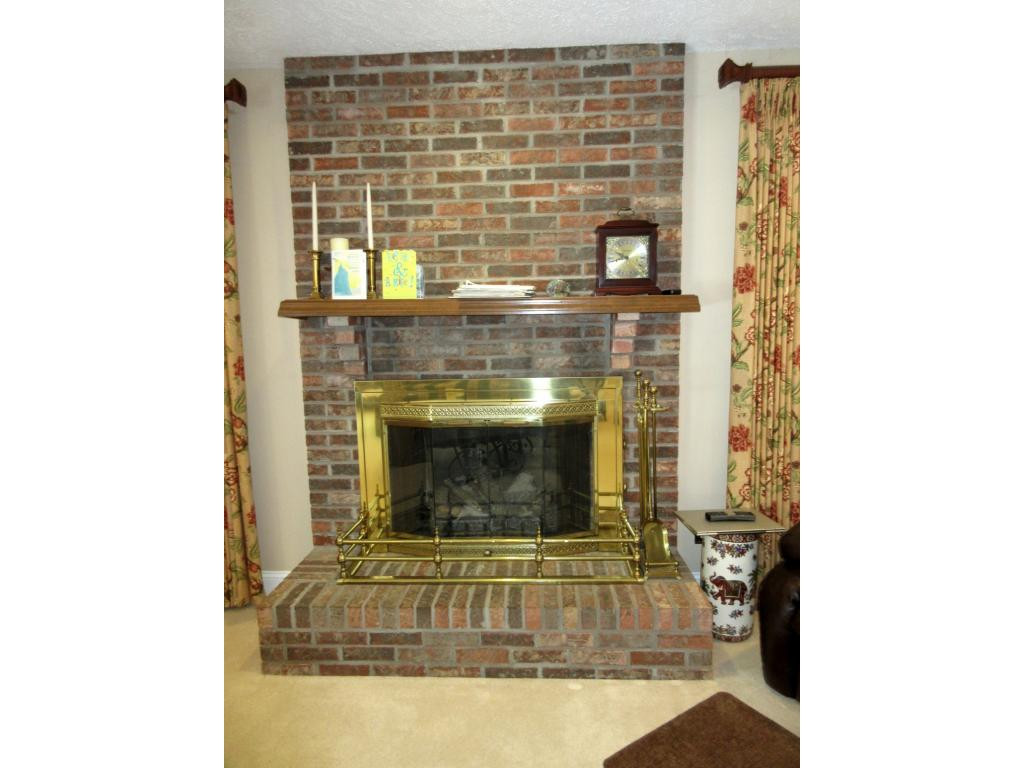 1608 Colonial Ridge Road Johnson City, TN 37604 - Photo 16 of 36 Den Fireplace