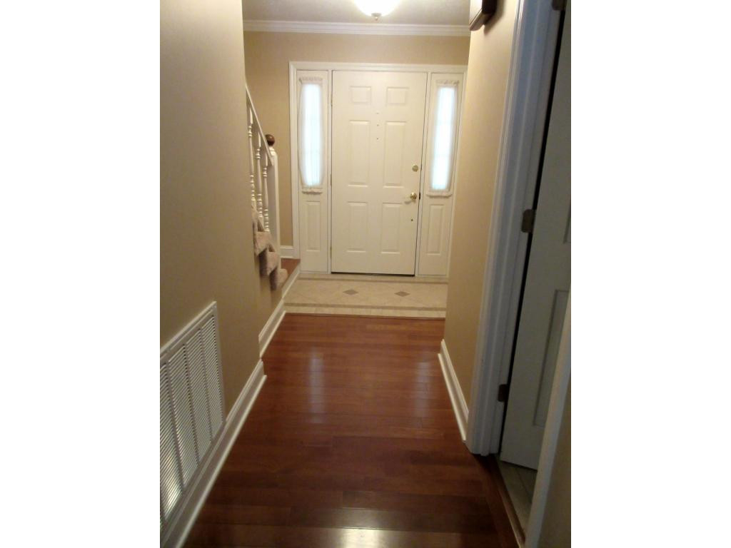 1608 Colonial Ridge Road Johnson City, TN 37604 - Photo 3 of 36 Spacious Foyer