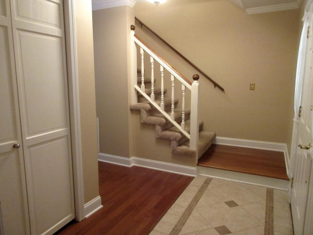 1608 Colonial Ridge Road Johnson City, TN 37604 - Photo 4 of 36 Decorative Ceramic Tile Entry