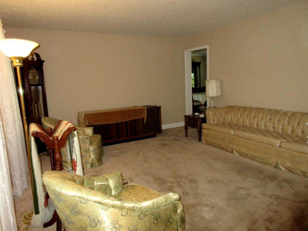 1608 Colonial Ridge Road Johnson City, TN 37604 - Photo 6 of 36 Formal Living Room