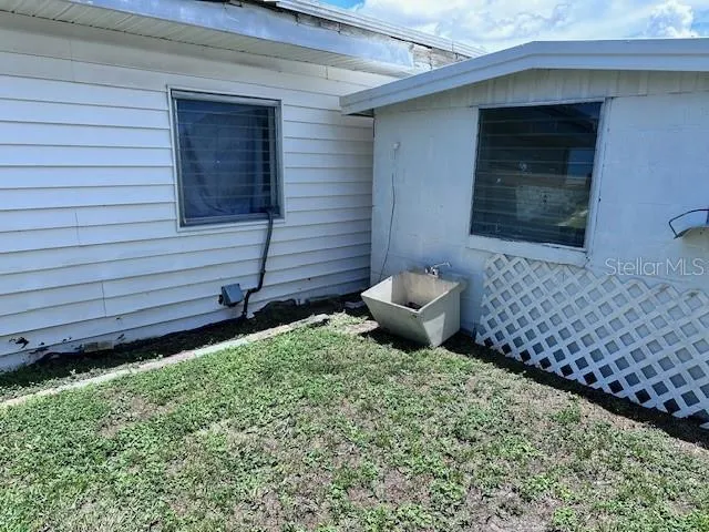 a view of a back yard of the house