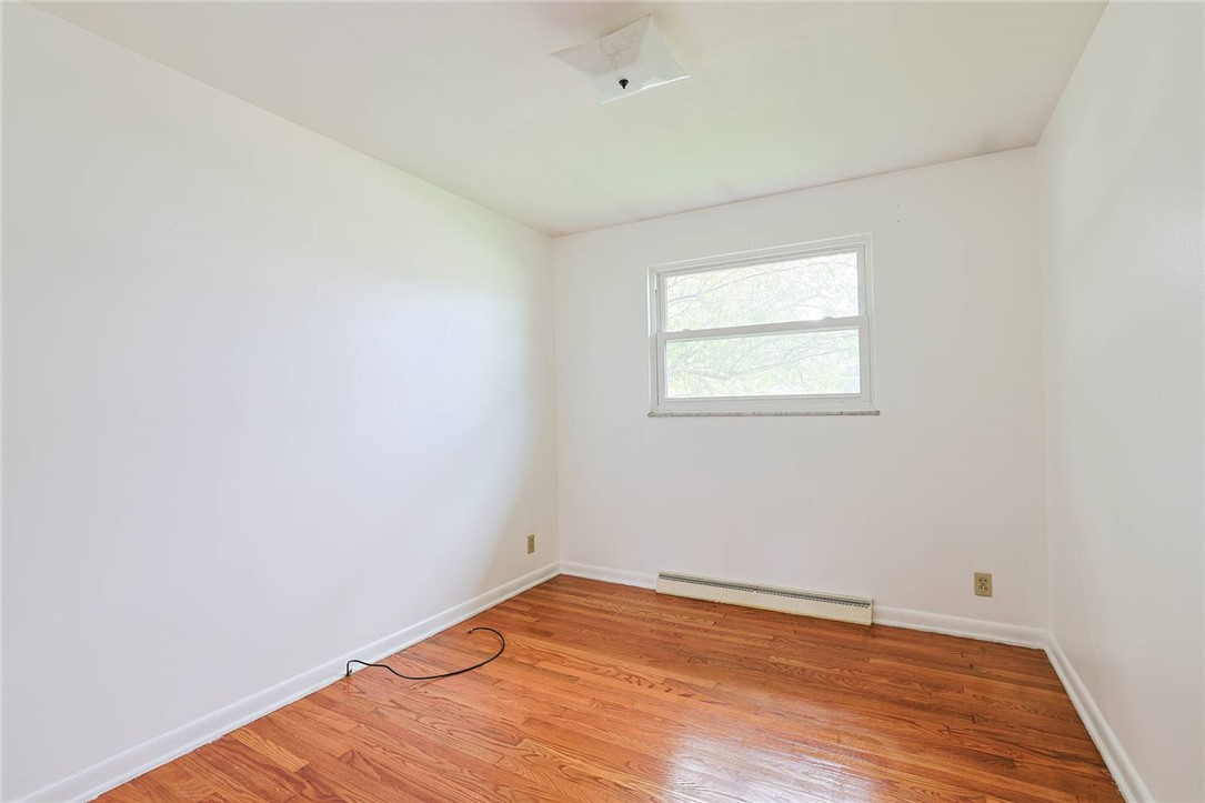 452 Cookston Avenue Springfield, OH 45503 - Photo 18 of 34 This bright room features polished hardwood flooring and ample natural light through a classic window.