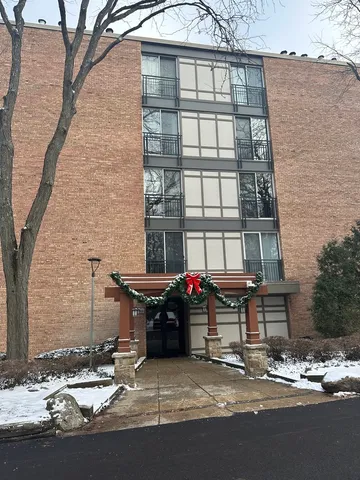 $199,900 | 5800 Oakwood Drive, Unit 5G, Lisle, IL 60532