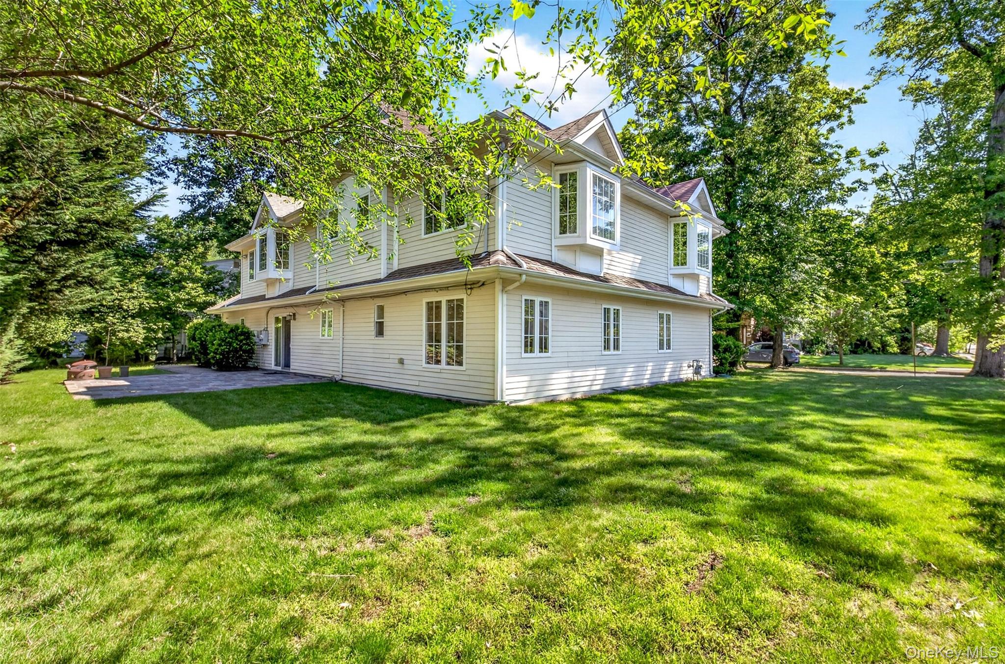 60 Plymouth Road Great Neck, NY 11023 - Photo 26 of 29