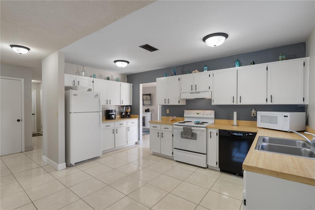 5025 Bromley Avenue Spring Hill, FL 34609 - Photo 15 of 41 Gallery Image 15