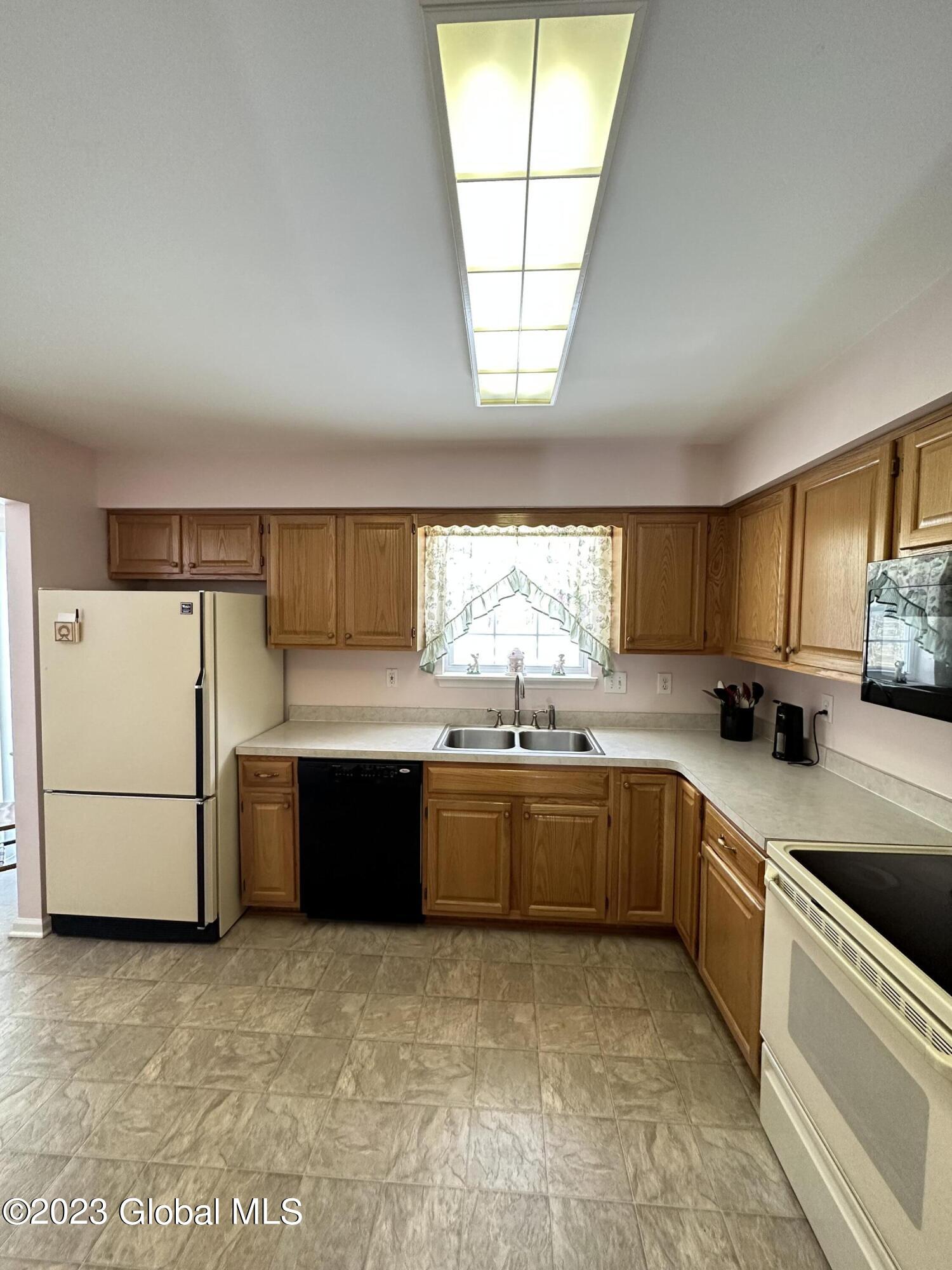 315 Consaul Road Colonie, NY 12309 - Photo 12 of 43 IMG_6709