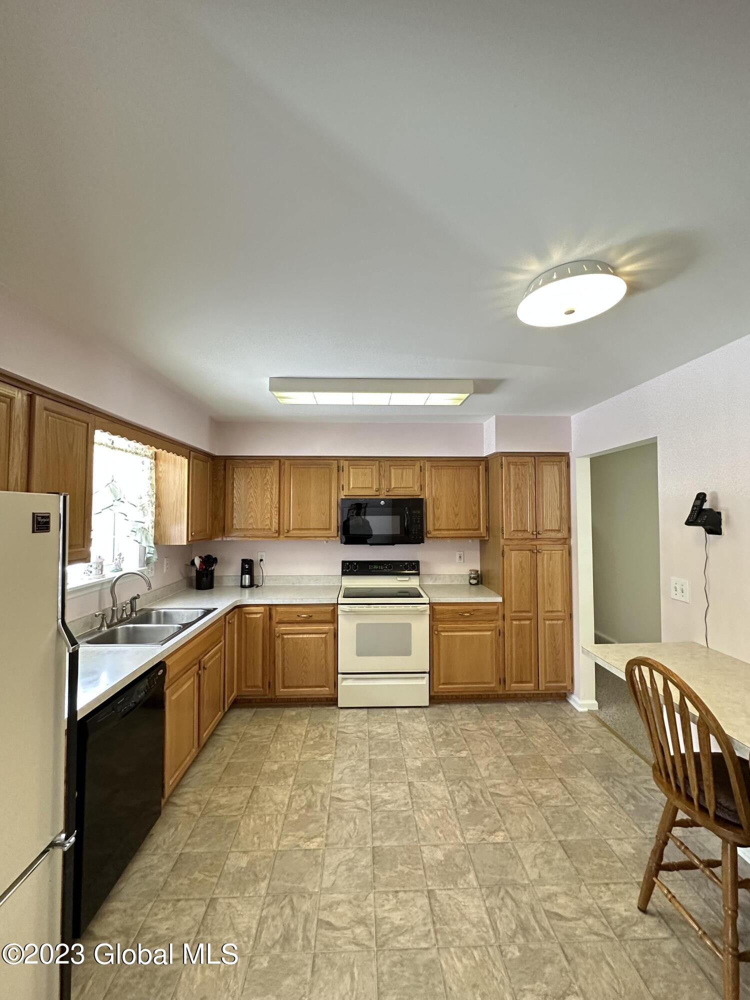 315 Consaul Road Colonie, NY 12309 - Photo 10 of 43 IMG_6700
