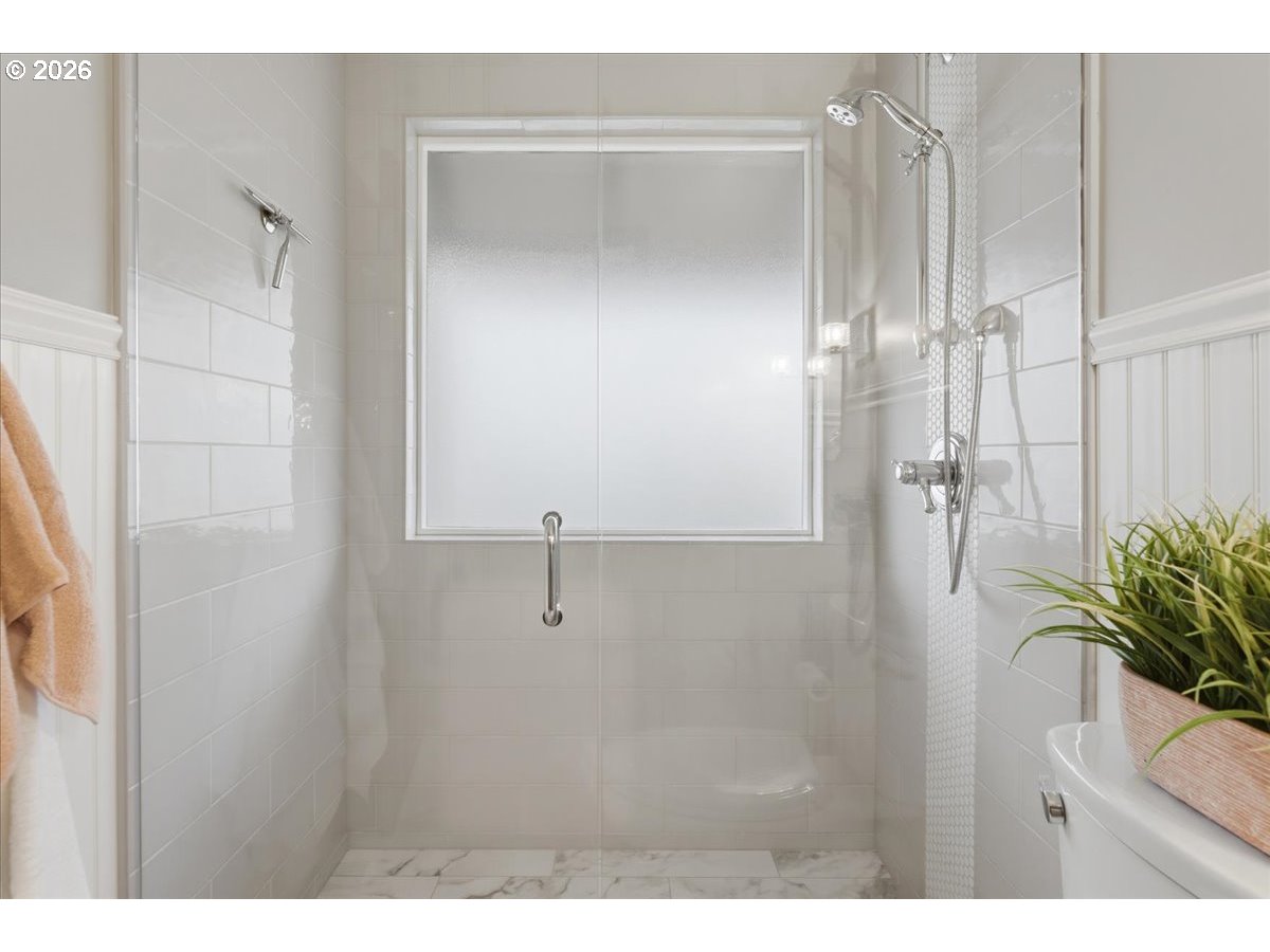 5212 Southwest Barclay Court Beaverton, OR 97005 - Photo 18 of 44 Bathroom