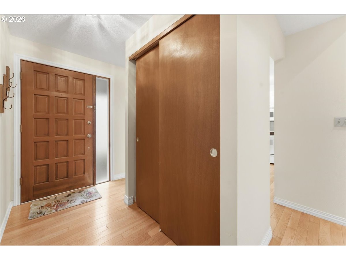 5212 Southwest Barclay Court Beaverton, OR 97005 - Photo 2 of 44 Entrance/Foyer