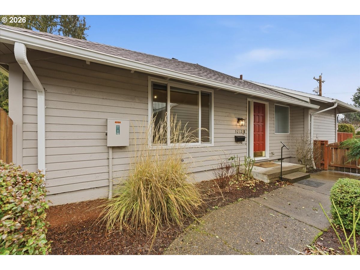 5212 Southwest Barclay Court Beaverton, OR 97005 - Photo 23 of 44 Front Yard