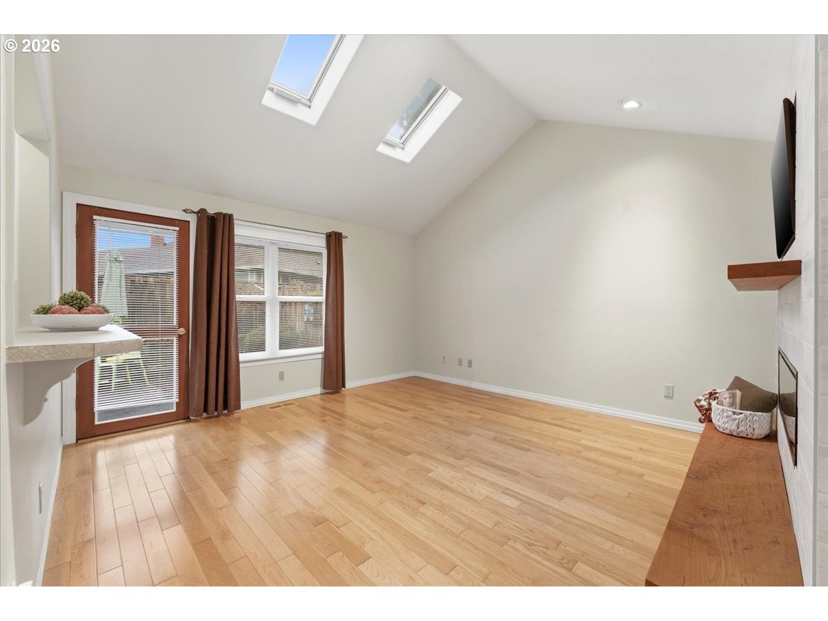 5212 Southwest Barclay Court Beaverton, OR 97005 - Photo 3 of 44 Living Room