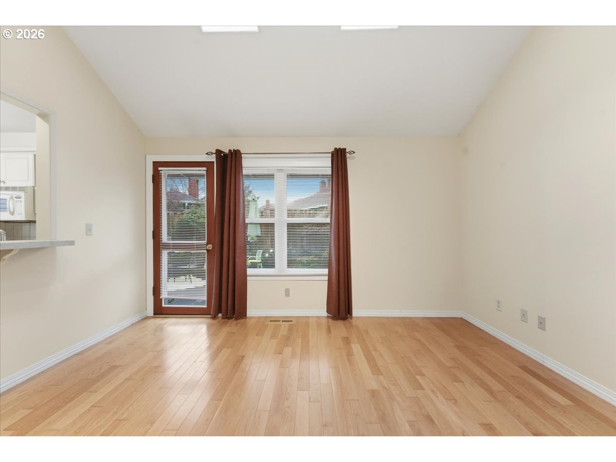 5212 Southwest Barclay Court Beaverton, OR 97005 - Photo 7 of 44 Living Room
