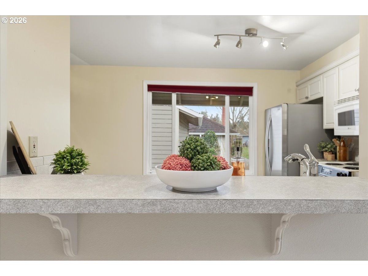 5212 Southwest Barclay Court Beaverton, OR 97005 - Photo 10 of 44 Kitchen