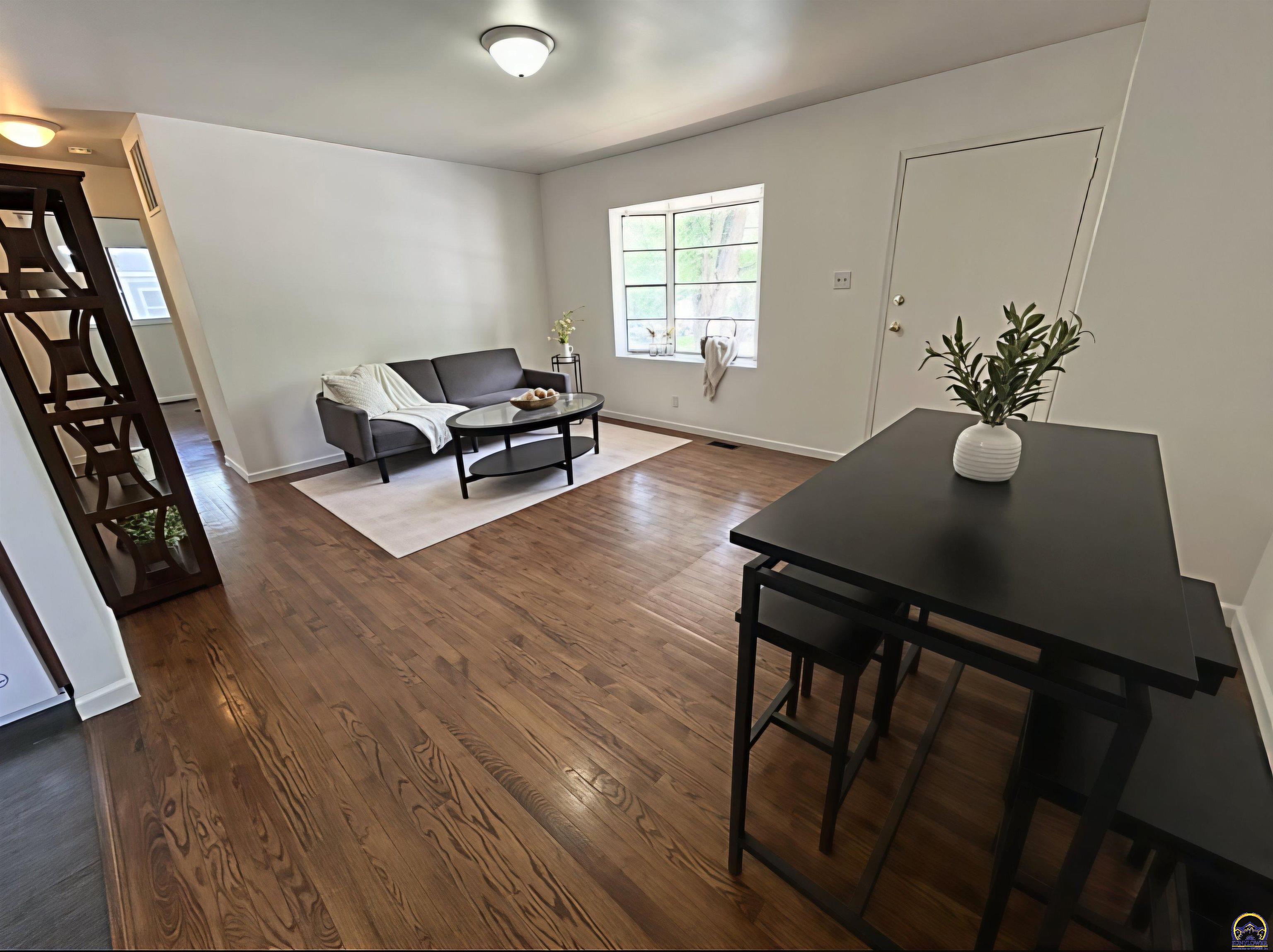 873 Southeast Brookside Drive Topeka, KS 66607 - Photo 5 of 19