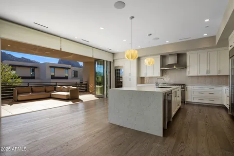 $3,099,500 | 5541 East Stella Lane, Paradise Valley, AZ 85253