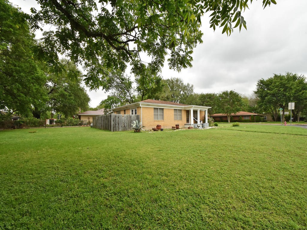 700 West 11th Street Elgin, TX 78621 - Photo 1 of 1 Gallery Image 1