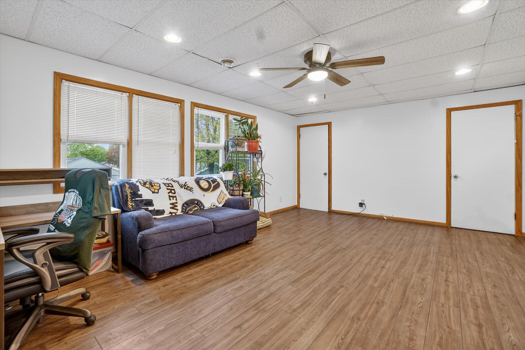 2911 South 56th Street Milwaukee, WI 53219 - Photo 19 of 31 31-2911-S-56th-St-WindowStill-Photograph