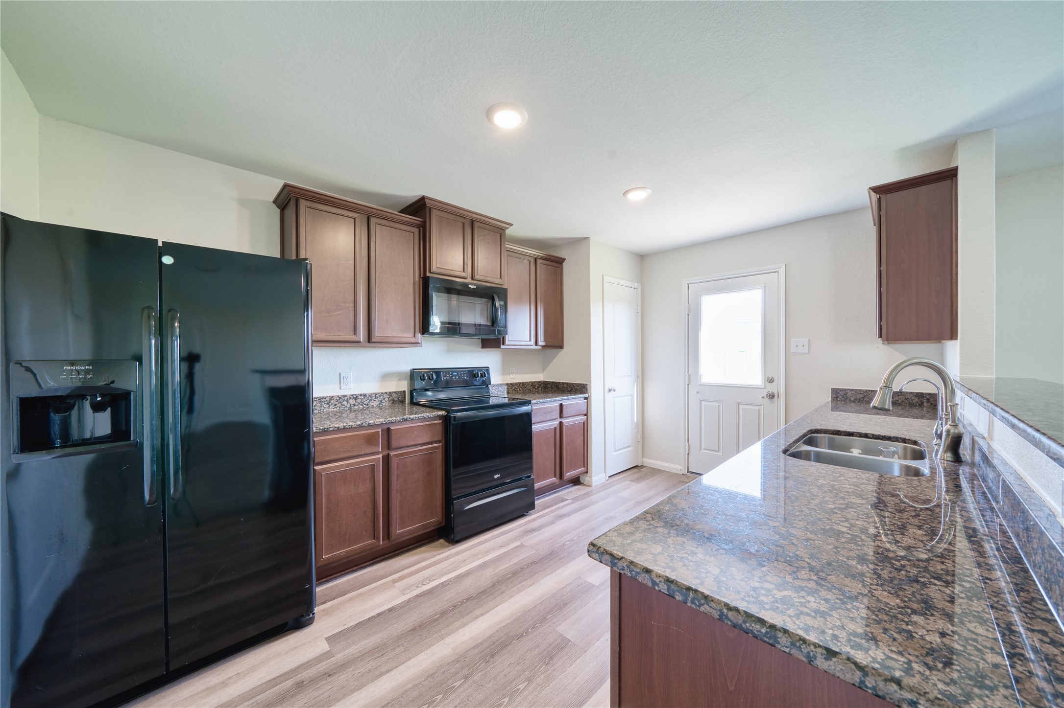 5735 Rainbow Rd. Cove, TX 77523 - Photo 8 of 22 Kitchen with all Black Kitchen Appliances.