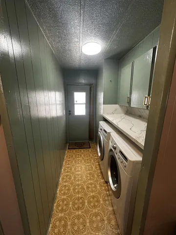 a view of a car park in front of house