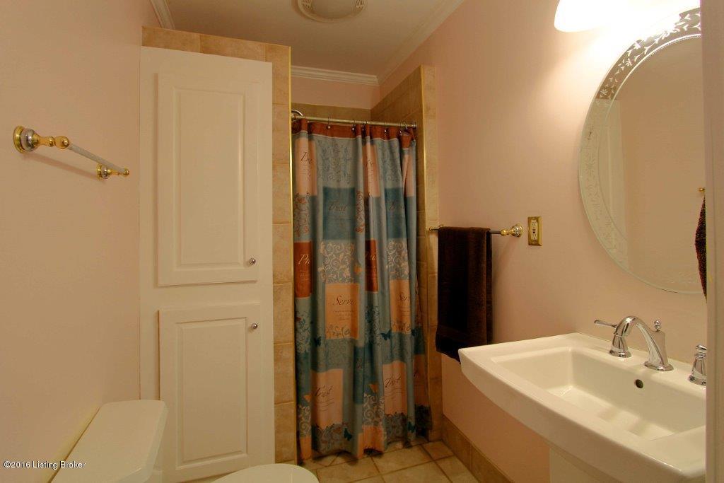 3076 University Road Louisville, KY 40206 - Photo 16 of 43 16 Full Bath