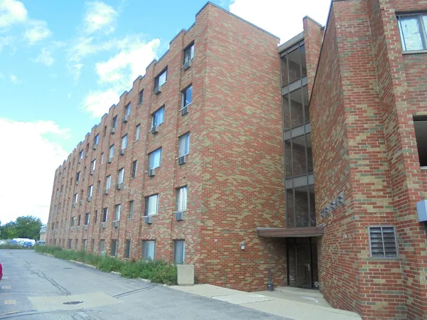 $1,595 | 5310 North Chester Avenue, Unit 301, Chicago, IL 60656