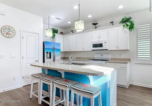 $2,250 | 430 Land Shark Boulevard, Daytona Beach, FL 32124