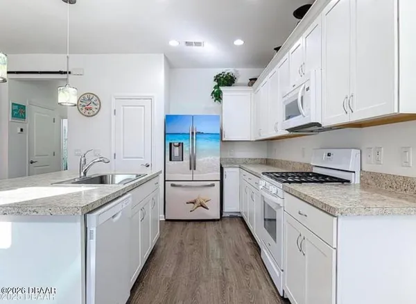 $2,250 | 430 Land Shark Boulevard, Daytona Beach, FL 32124