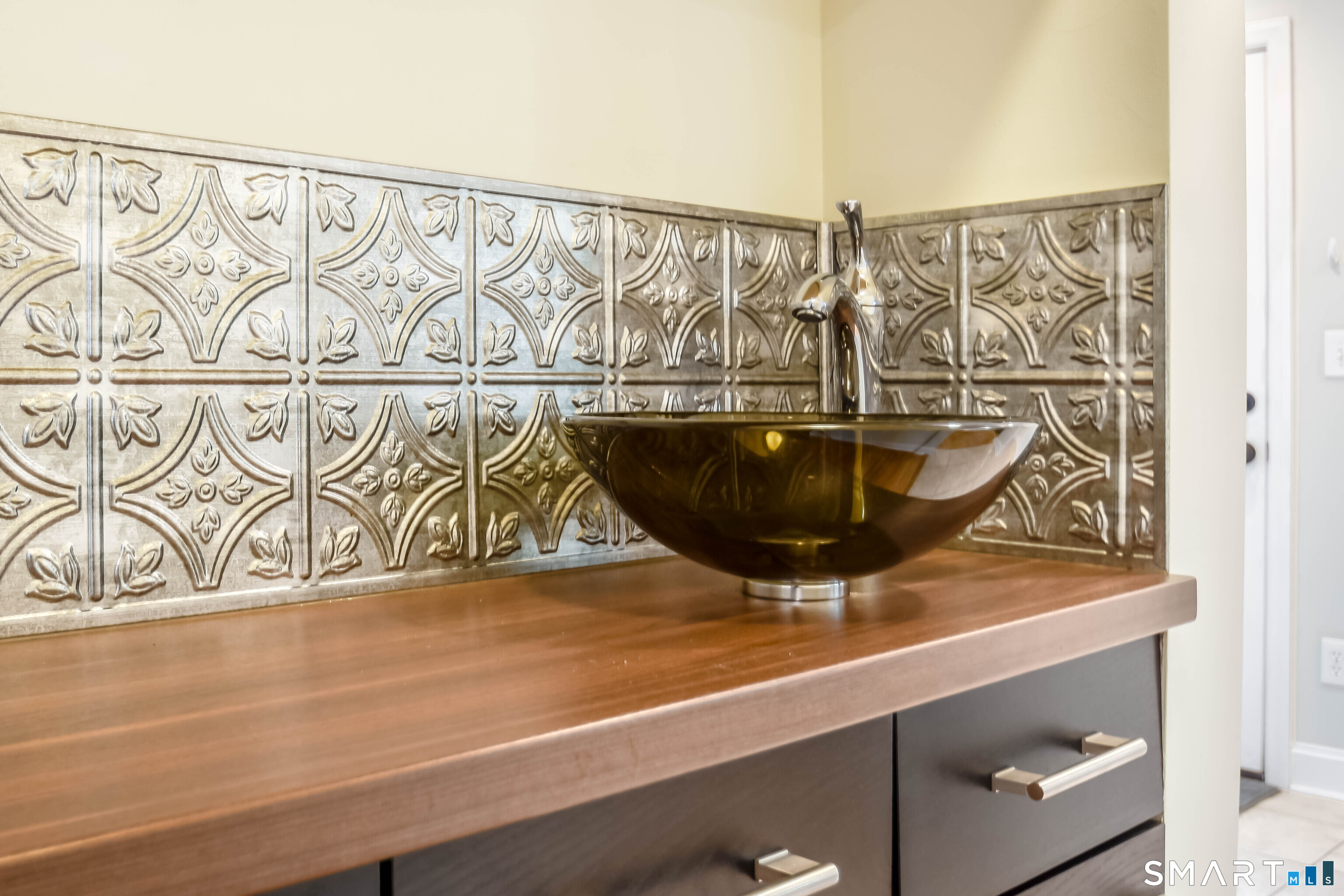 234 North Pine Creek Road Fairfield, CT 06824 - Photo 12 of 28 Wet Bar in Dining Room