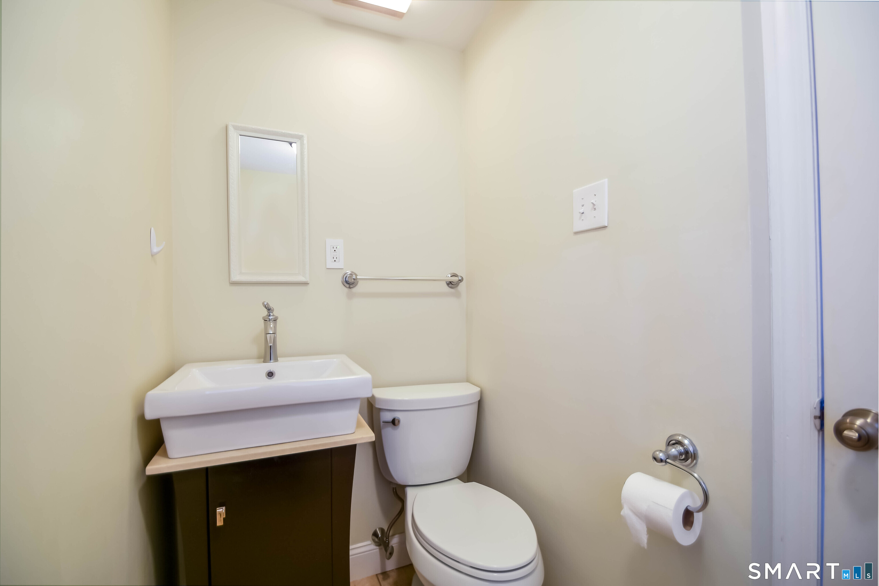 234 North Pine Creek Road Fairfield, CT 06824 - Photo 14 of 28 Main Floor Half Bath