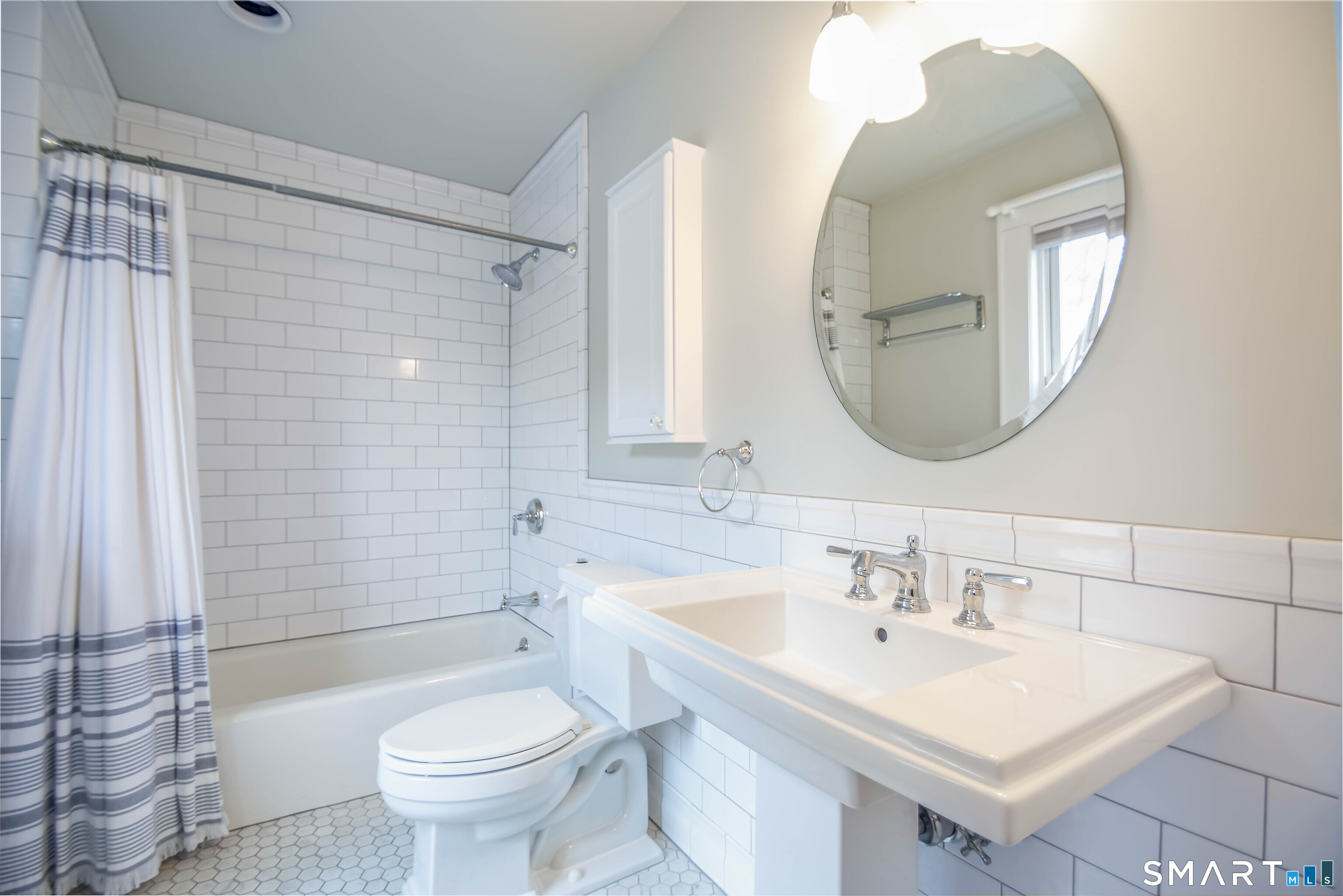 234 North Pine Creek Road Fairfield, CT 06824 - Photo 15 of 28 Full Bath Upper Level