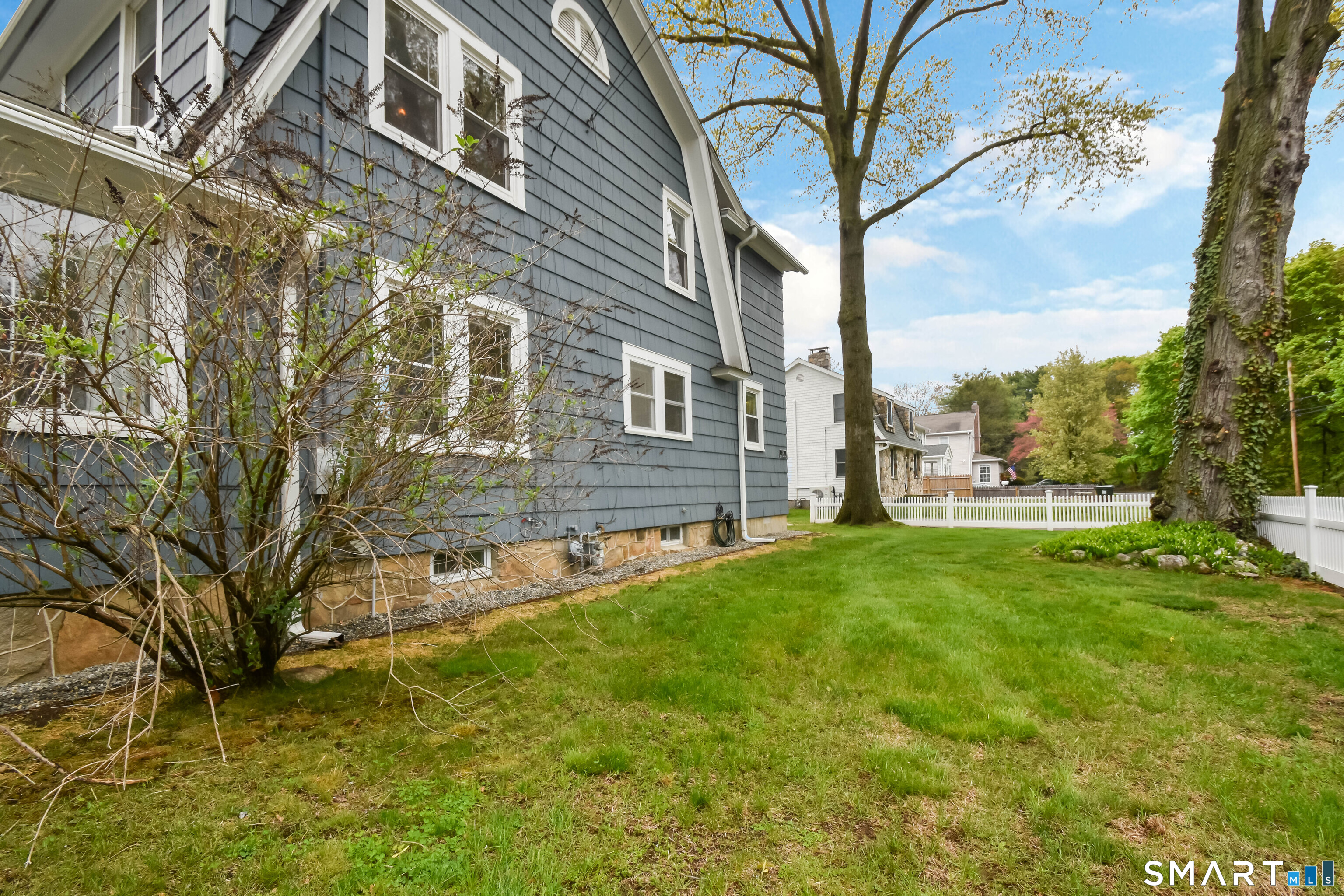 234 North Pine Creek Road Fairfield, CT 06824 - Photo 2 of 28