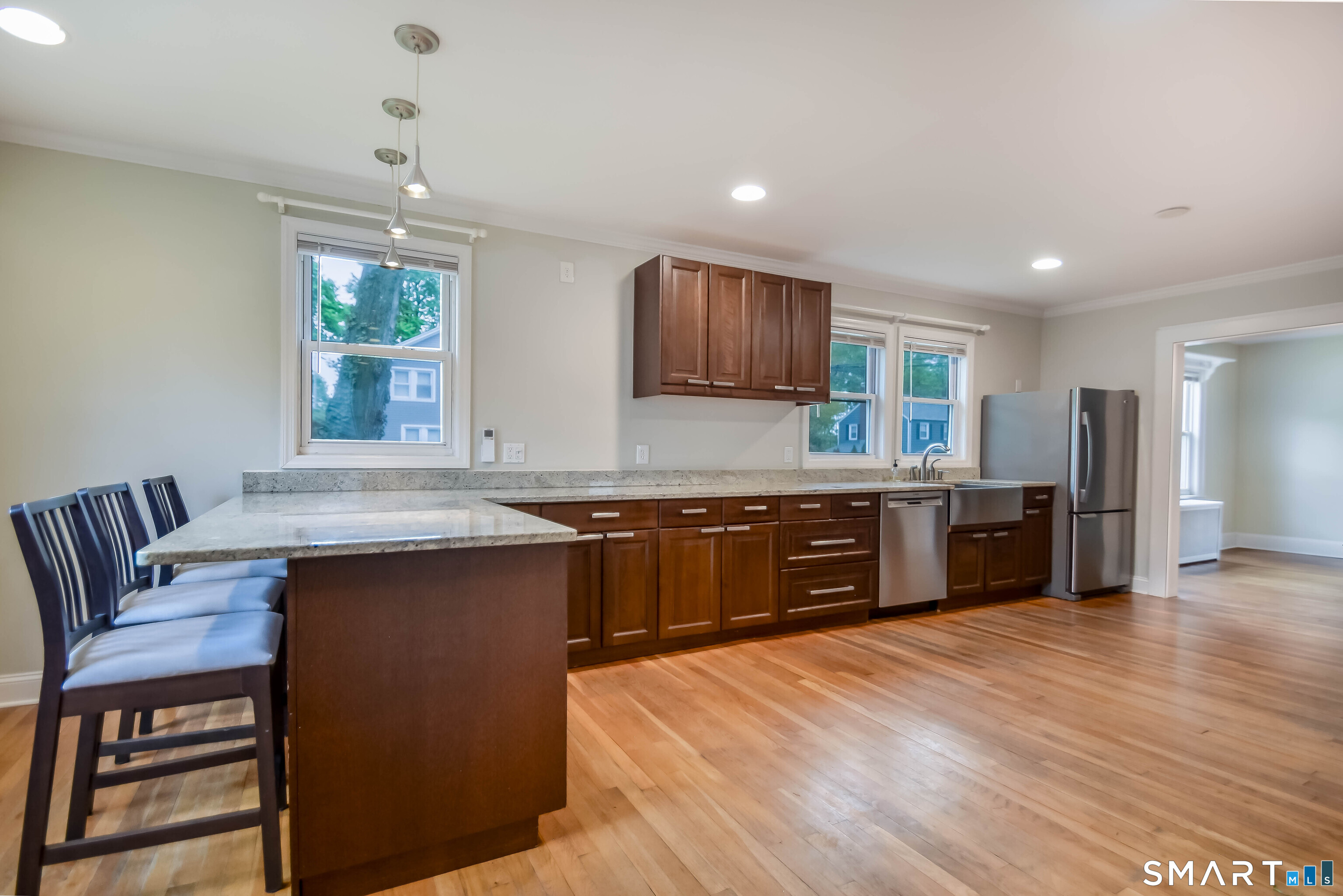 234 North Pine Creek Road Fairfield, CT 06824 - Photo 8 of 28 Breakfast Bar