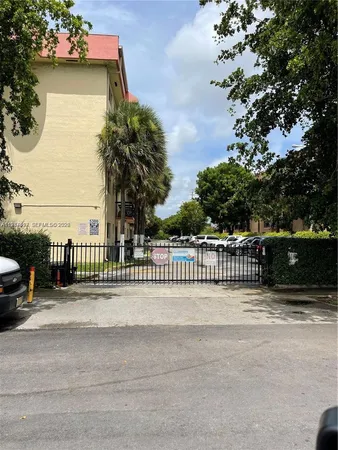 $2,100 | 5300 West 21st Court, Unit 413, Hialeah, FL 33016