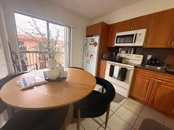 $2,100 | 5300 West 21st Court, Unit 413, Hialeah, FL 33016