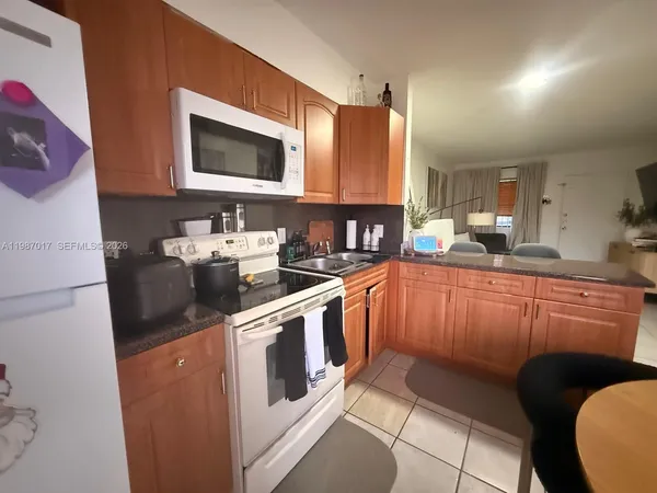 $2,100 | 5300 West 21st Court, Unit 413, Hialeah, FL 33016