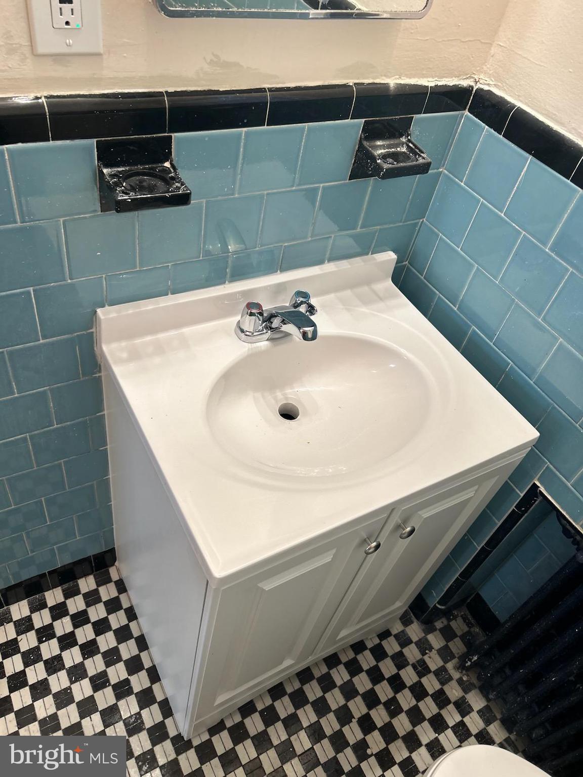 904 5th Street Northeast Washington, DC 20002 - Photo 6 of 11 Bathroom