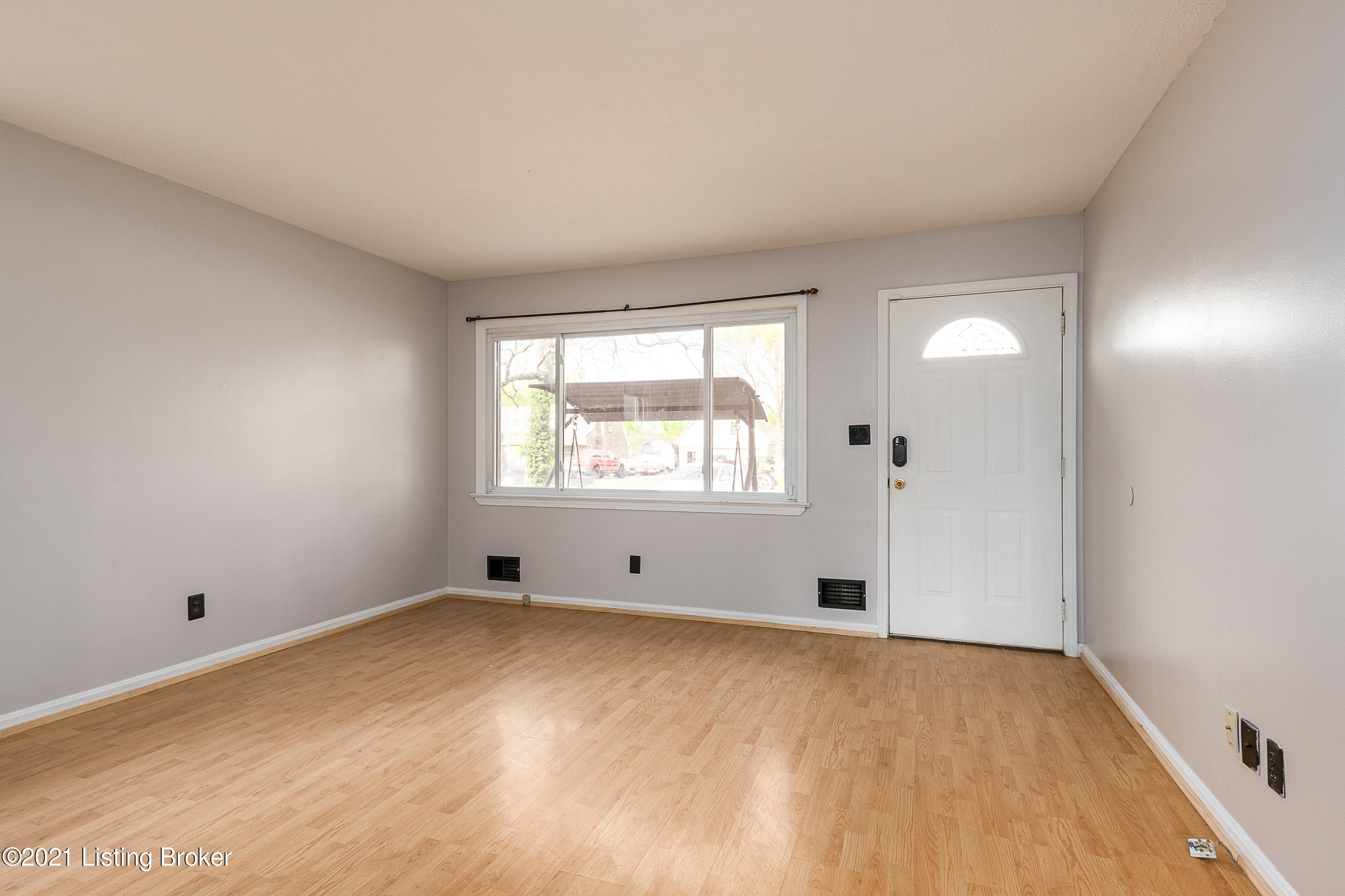 3764 East Blue Lick Road Louisville, KY 40229 - Photo 6 of 26 DHI-6