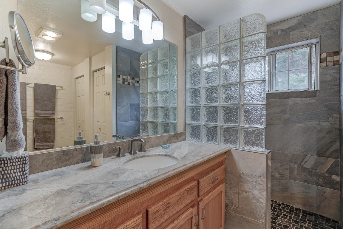 835 Davis Place Road Mount Shasta, CA 96067 - Photo 13 of 27 Gallery Image 13