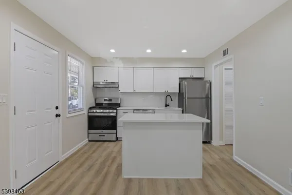 $2,000 | 335 Paterson Avenue, Unit D, East Rutherford, NJ 07073