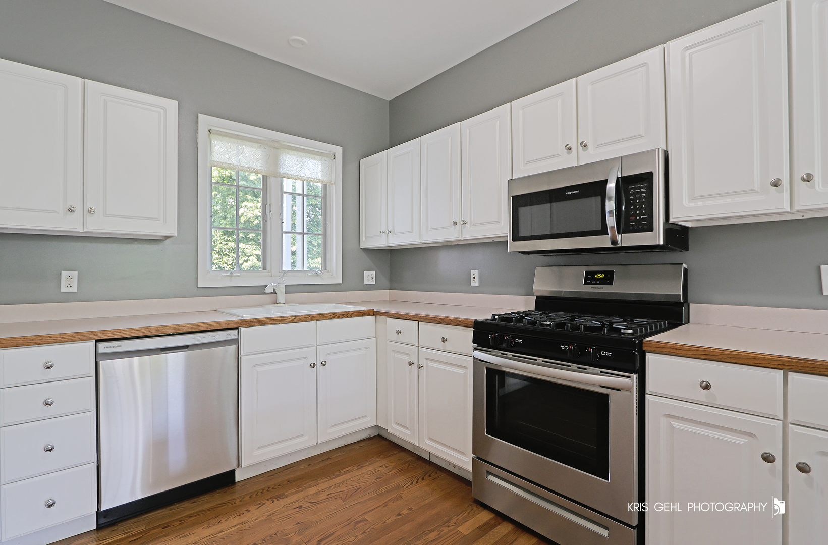 1277 Queen Ann Lane Gurnee, IL 60031 - Photo 7 of 25 a kitchen with white cabinets and appliances