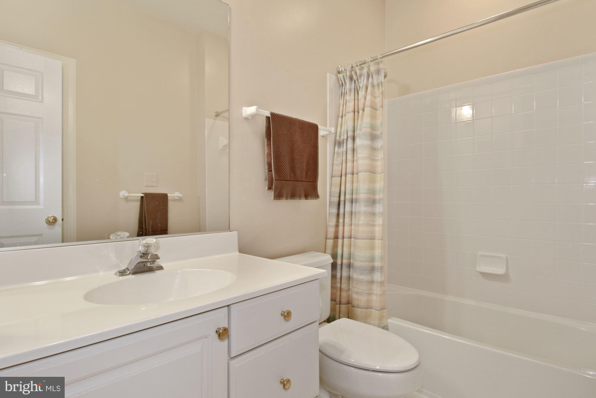 342 Colony Point Place Edgewater, MD 21037 - Photo 27 of 41 Full Bathroom Upstairs