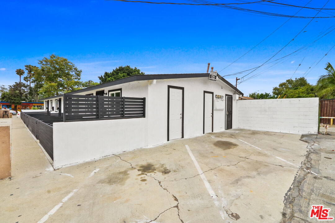 609 West E Street Wilmington, CA 90744 - Photo 5 of 20