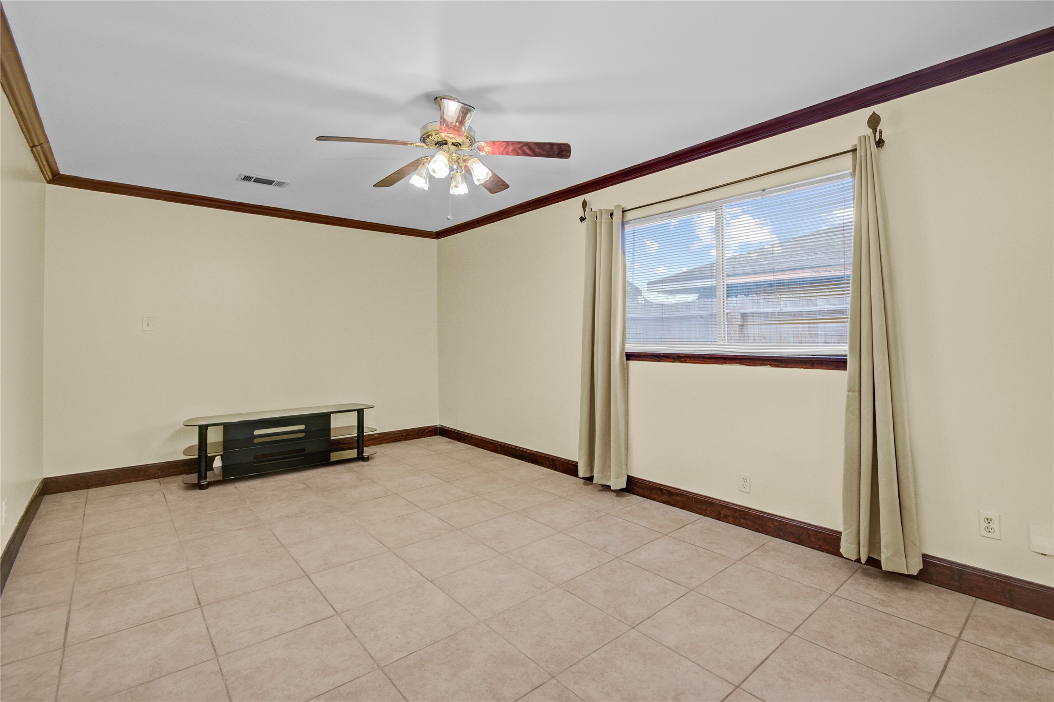 8565 Ridgepoint Drive Houston, TX 77055 - Photo 10 of 43