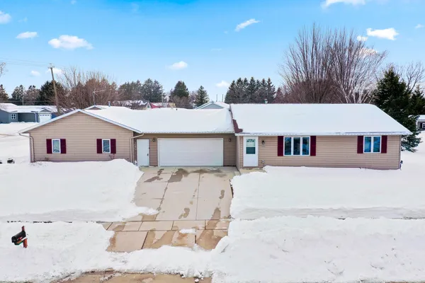 $324,900 | 4510 Menasha Avenue, Manitowoc, WI 54220