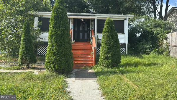 front view of house with a yard