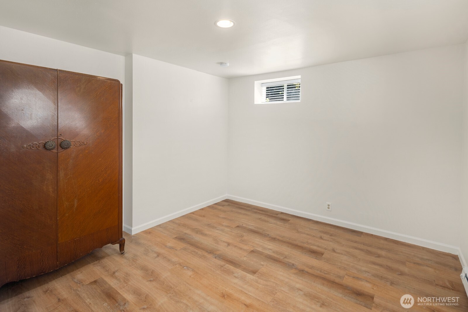 1624 North 50th Street, Unit B Seattle, WA 98103 - Photo 12 of 18 an empty room with a workbench