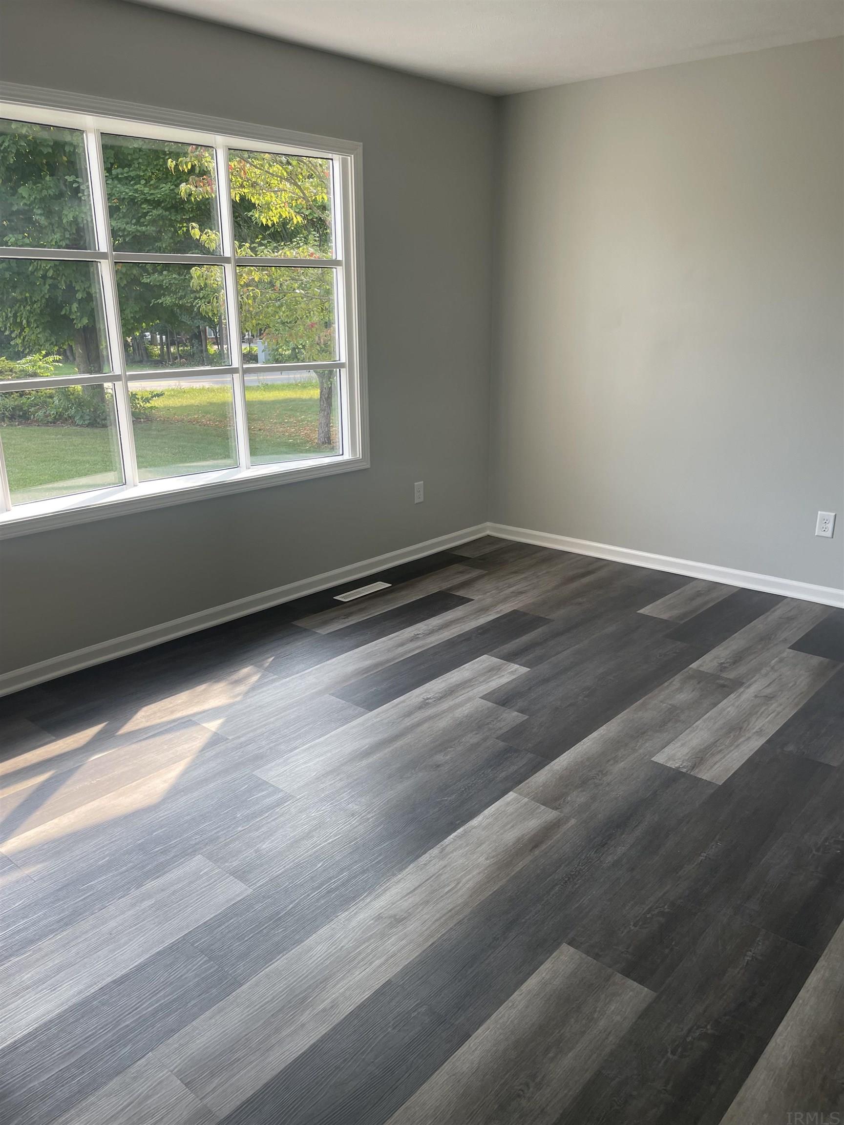 1017 Johnson Road South Bend, IN 46614 - Photo 3 of 27