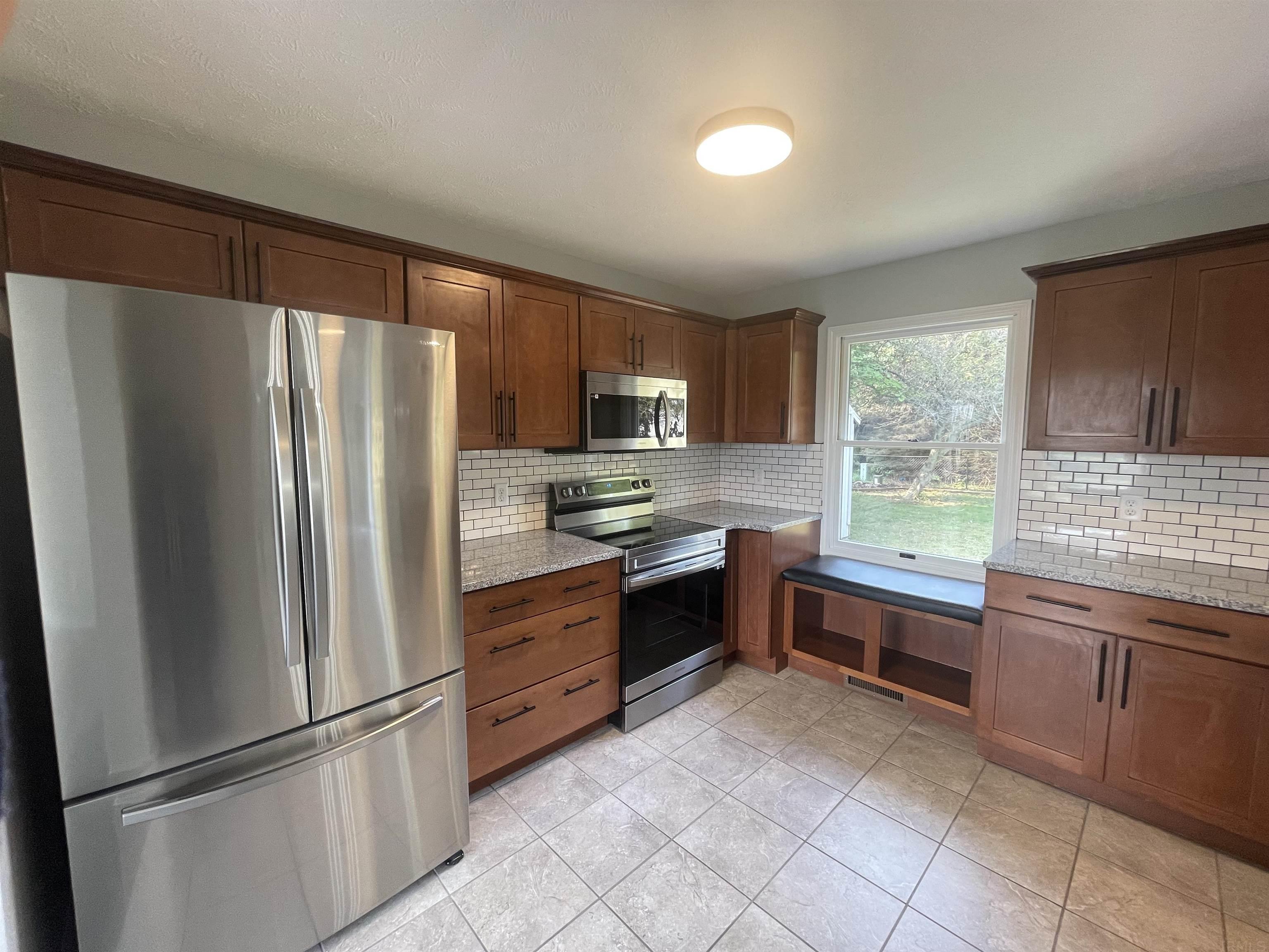 1017 Johnson Road South Bend, IN 46614 - Photo 5 of 27