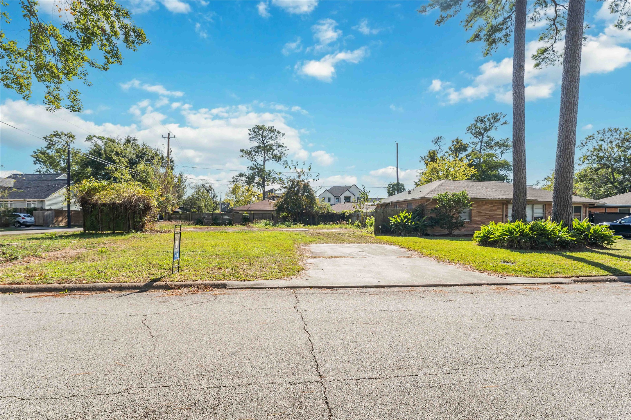 2003 Ebony Lane Houston, TX 77018 - Photo 11 of 11 a view of a volley ball court