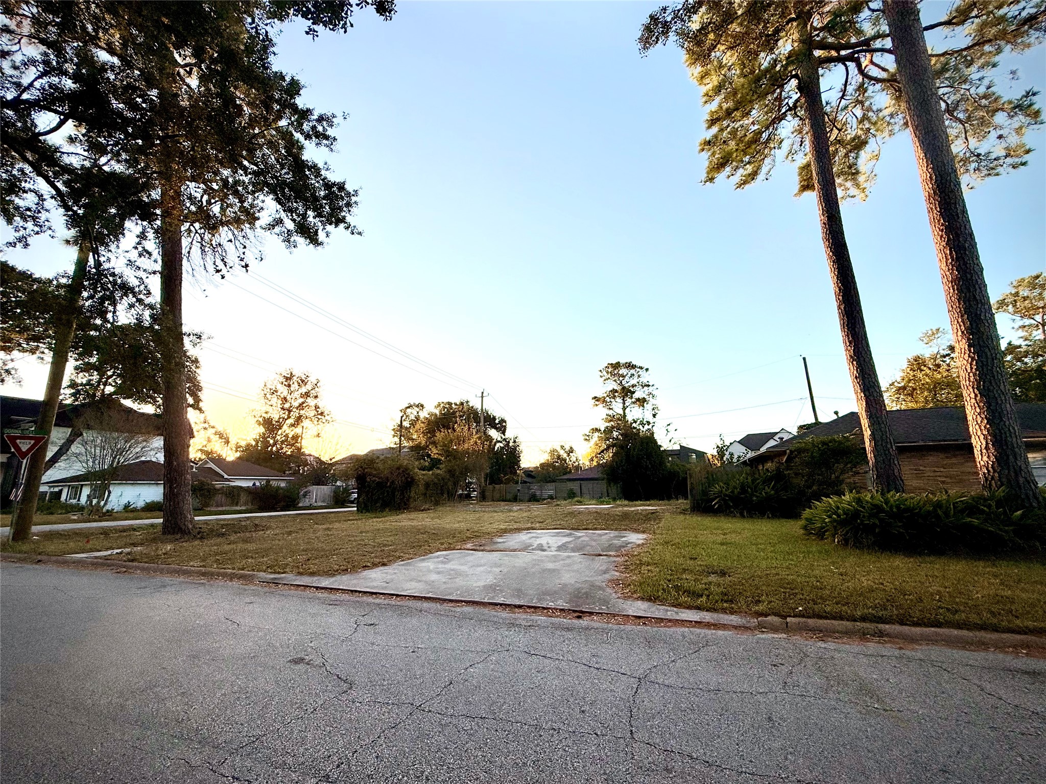 2003 Ebony Lane Houston, TX 77018 - Photo 4 of 11 a view of a park